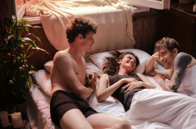Threesomes. 5 questions to discuss before you start practicing